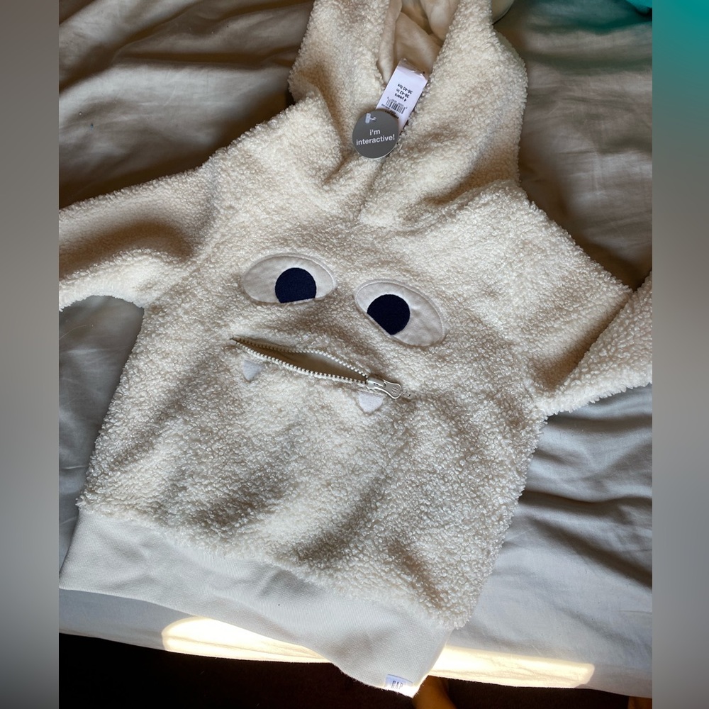 Gap tshirt lined Sherpa interact-able hoodie